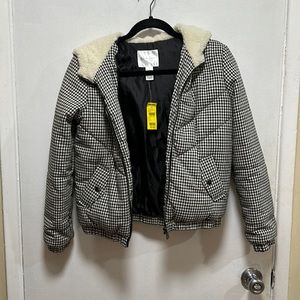 Girls L, White Fawn, quilted, fleece lined, hooded, jacket. NWT from Tilly’s.